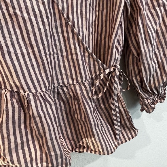 Madewell Puff-Sleeve Peplum Wrap Top in Stripe size xsmall with modesty snap - Picture 9 of 11